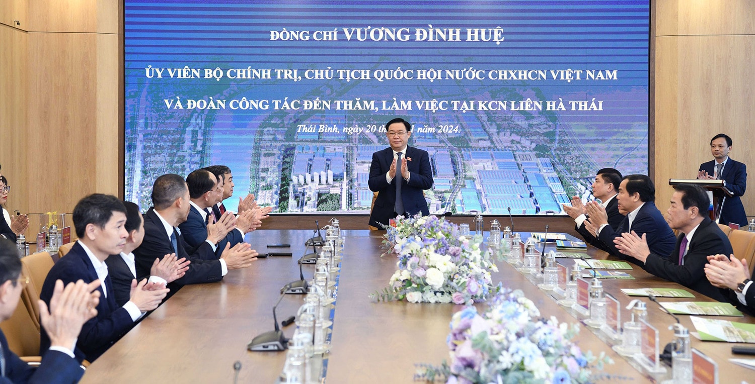 Chủ tịch Quốc hội Vương Đình Huệ thăm, tặng quà công nhân, gia đình chính sách tại tỉnh Thái Bình -0