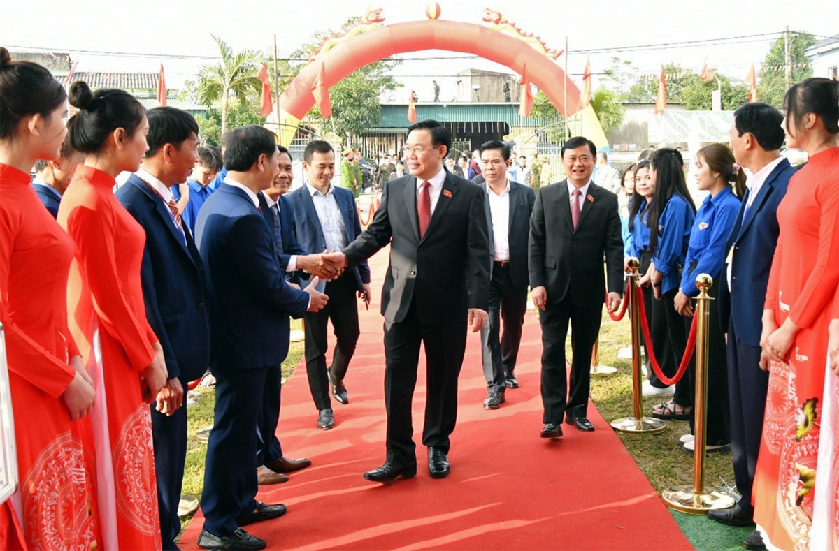 Chủ tịch Quốc hội Vương Đình Huệ dự Lễ đón nhận Huân chương Lao động hạng Ba của xã Nghi Xuân, Nghệ An -0