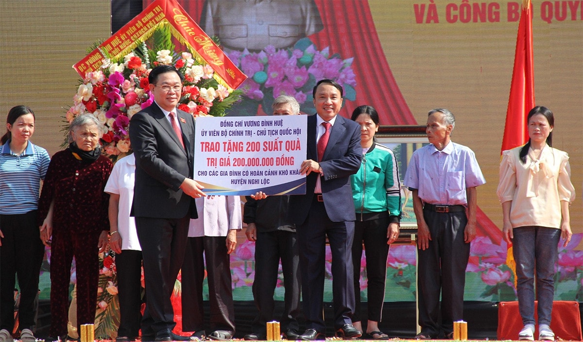 Chủ tịch Quốc hội Vương Đình Huệ dự Lễ đón nhận Huân chương Lao động hạng Ba của xã Nghi Xuân, Nghệ An -0