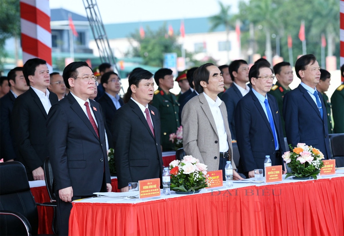 Chủ tịch Quốc hội Vương Đình Huệ dự Lễ đón nhận Huân chương Lao động hạng Ba của xã Nghi Xuân, Nghệ An -2