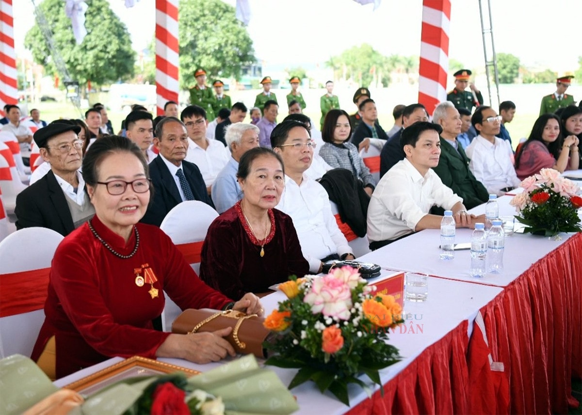 Chủ tịch Quốc hội Vương Đình Huệ dự Lễ đón nhận Huân chương Lao động hạng Ba của xã Nghi Xuân, Nghệ An -0