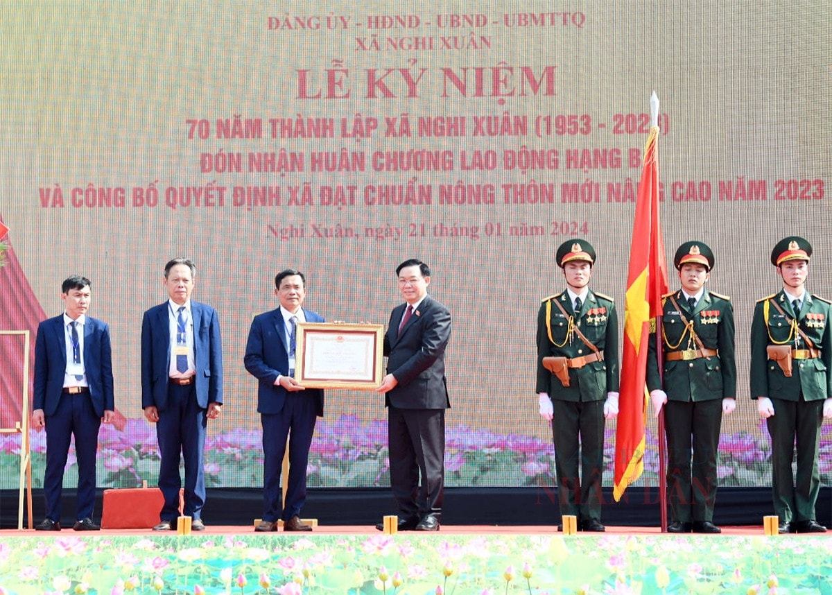 Chủ tịch Quốc hội Vương Đình Huệ dự Lễ đón nhận Huân chương Lao động hạng Ba của xã Nghi Xuân, Nghệ An -0