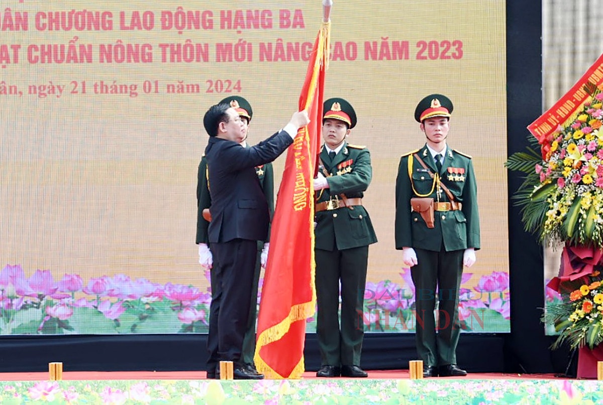 Chủ tịch Quốc hội Vương Đình Huệ dự Lễ đón nhận Huân chương Lao động hạng Ba của xã Nghi Xuân, Nghệ An -2