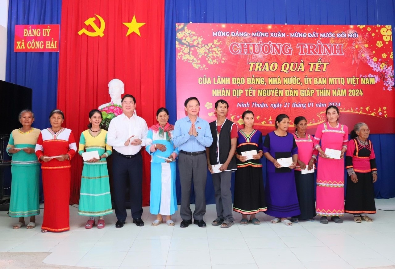 Phó Chủ tịch Quốc hội Nguyễn Khắc Định thăm, chúc Tết tại Ninh Thuận -0