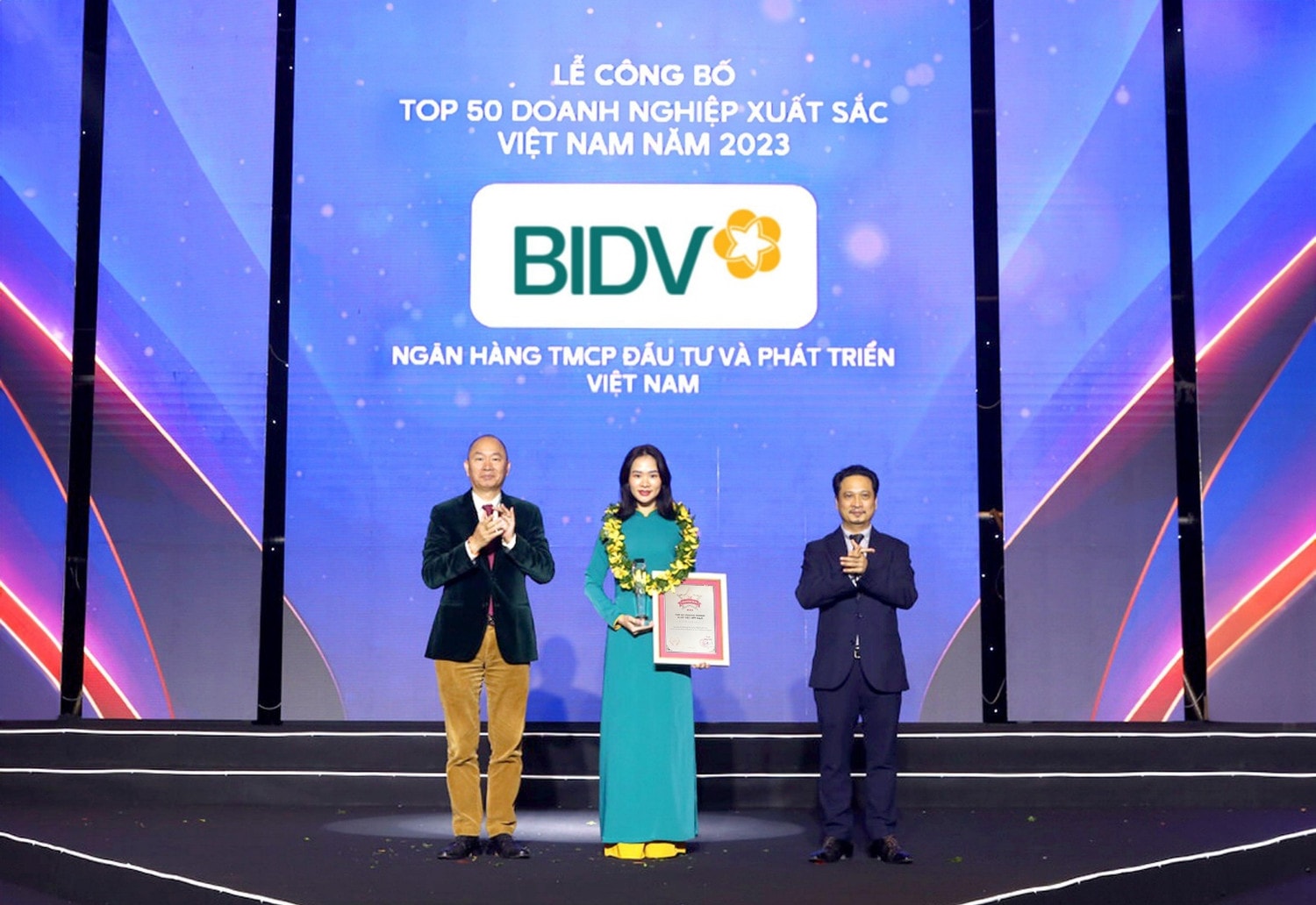 BIDV giữ vững vị trí Top 50 doanh nghiệp xuất sắc Việt Nam năm 2023 -0