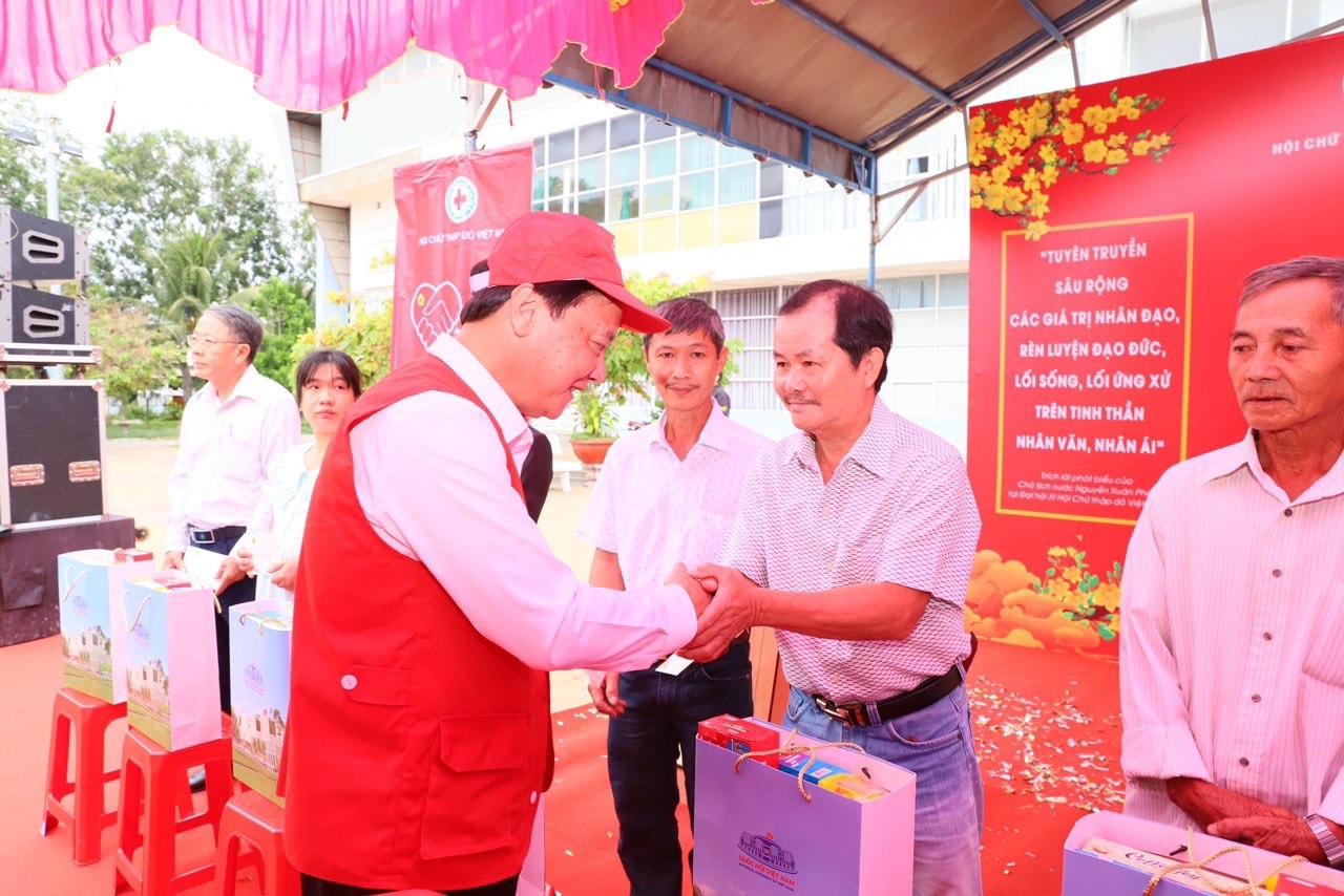 Phó Chủ tịch Quốc hội Nguyễn Khắc Định thăm, chúc Tết tại Ninh Thuận -0