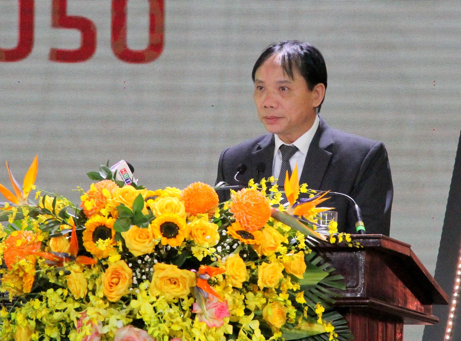 Phó Bí thư Tỉnh ủy, Chủ tịch UBND tỉnh Bùi Văn Khánh phát biểu tại hội nghị. Ảnh: Thuỳ An Công bố Quy hoạch tỉnh Hòa Bình thời kỳ 2021 - 2030, tầm nhìn đến năm 2050 -0