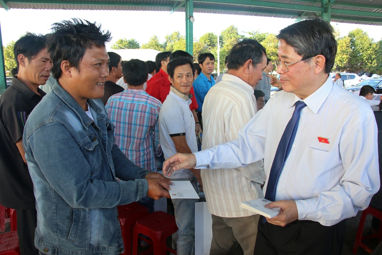 Phó Chủ tịch Quốc hội Nguyễn Đức Hải tặng quà Tết tới các ngư dân và người lao động có hoàn cảnh khó khăn Phó Chủ tịch Quốc hội Nguyễn Đức Hải thăm, tặng quà Tết tại tỉnh Bình Thuận -0