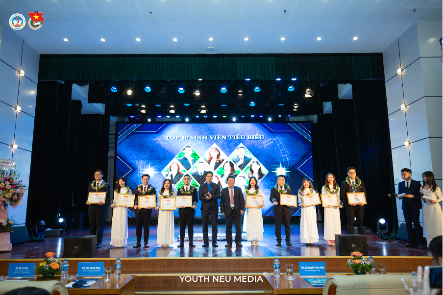 NEU Glory Night 2024: Dấu mốc ấn tượng trong hành trình rực rỡ của Trường Đại học Kinh tế Quốc dân. -0
