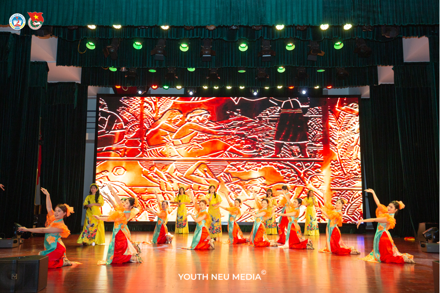 NEU Glory Night 2024: Dấu mốc ấn tượng trong hành trình rực rỡ của Trường Đại học Kinh tế Quốc dân. -0