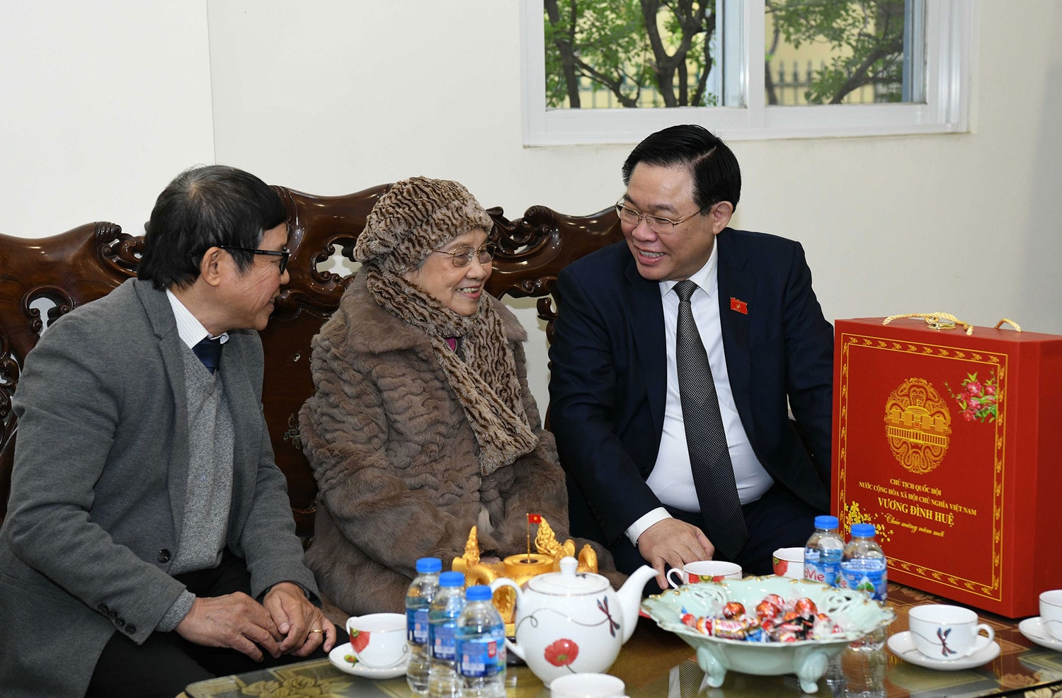 Chủ tịch Quốc hội Vương Đình Huệ thăm, chúc Tết gia đình các nguyên Chủ tịch Quốc hội -1
