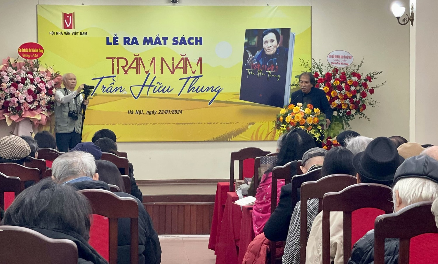 Trần Hữu Thung - người lấp khoảng trống văn học xứ Nghệ -0