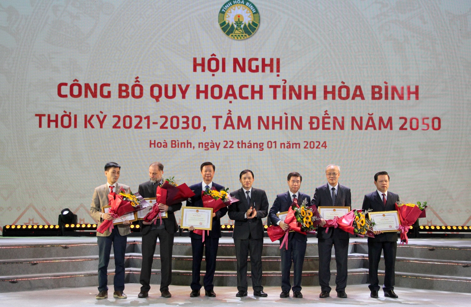 Ủy viên dự khuyết Trung ương Đảng, Bí thư Tỉnh ủy Nguyễn Phi Long phát biểu tại hội nghị. Ảnh Thuỳ An Công bố Quy hoạch tỉnh Hòa Bình thời kỳ 2021 - 2030, tầm nhìn đến năm 2050 -0