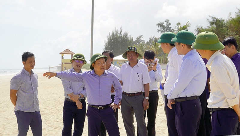 Xâm thực mạnh bất thường “nuốt chửng” bãi biển ở tỉnh Quảng Bình -0