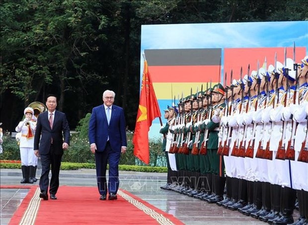 President Vo Van Thuong and his spouse hosted a grand welcome ceremony with cannon salute for German President Frank-Walter Steinmeier and his spouse. Photo: VNA Welcome ceremony held for German President in Hanoi -0