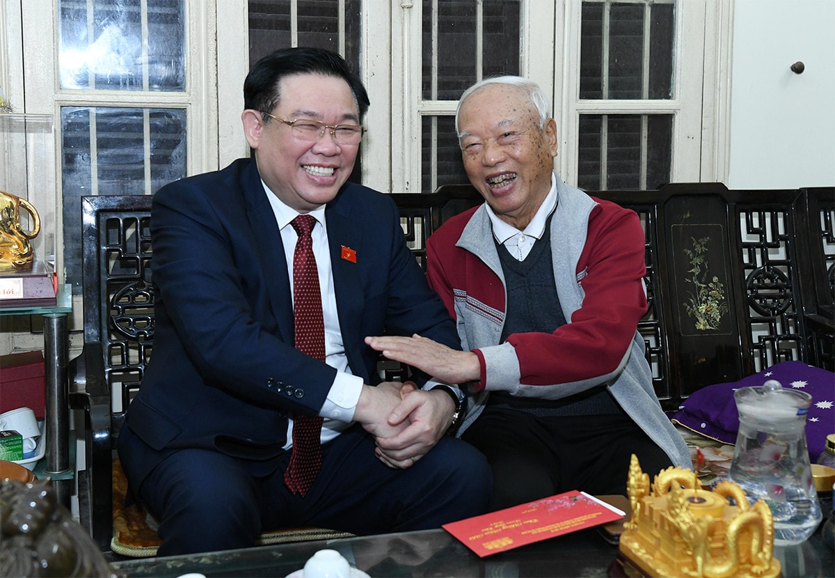 Chủ tịch Quốc hội Vương Đình Huệ thăm, chúc Tết nguyên Chủ tịch Quốc hội Nguyễn Văn An -0