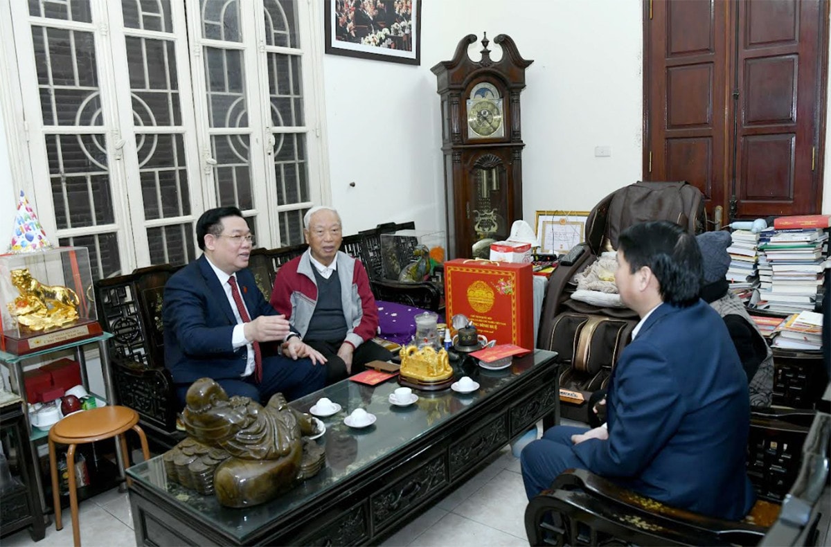 Chủ tịch Quốc hội Vương Đình Huệ thăm, chúc Tết nguyên Chủ tịch Quốc hội Nguyễn Văn An -1