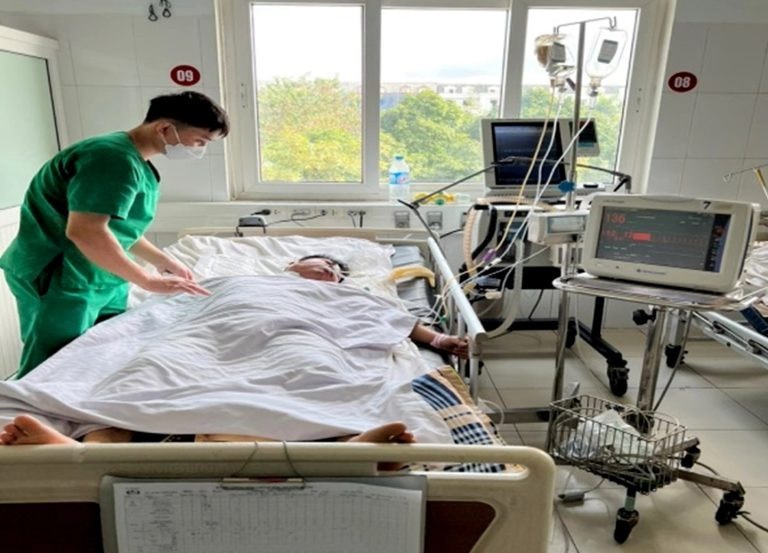 Ăn ốc bùn bóng, người đàn ông ngộ độc nặng rơi vào hôn mê -0