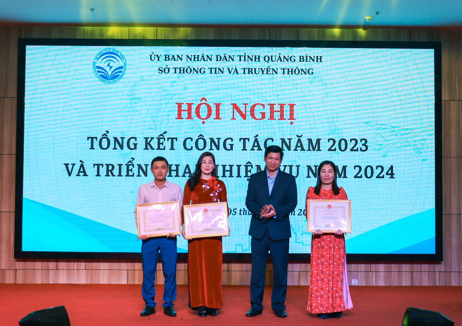 Quảng Bình: “Chạm” để kết nối người dân với chính quyền -0