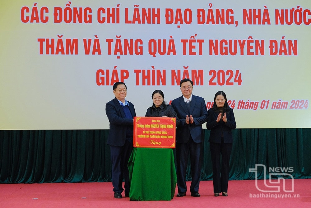 Trưởng Ban Tuyên giáo Trung ương Nguyễn Trọng Nghĩa thăm, tặng quà Tết tại Thái Nguyên -0