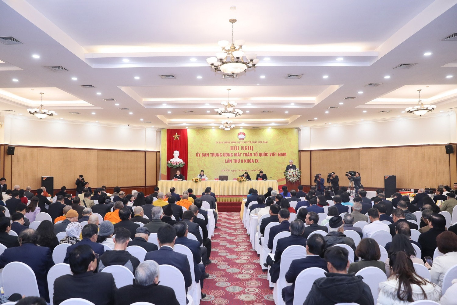 Thường trực Ban Bí thư Trương Thị Mai dự Hội nghị Ủy ban Trung ương MTTQ Việt Nam lần thứ 9