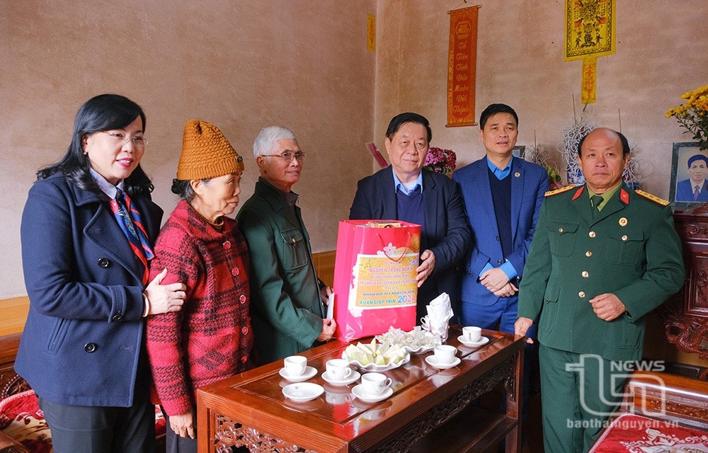 Trưởng Ban Tuyên giáo Trung ương Nguyễn Trọng Nghĩa thăm, tặng quà Tết tại Thái Nguyên -0