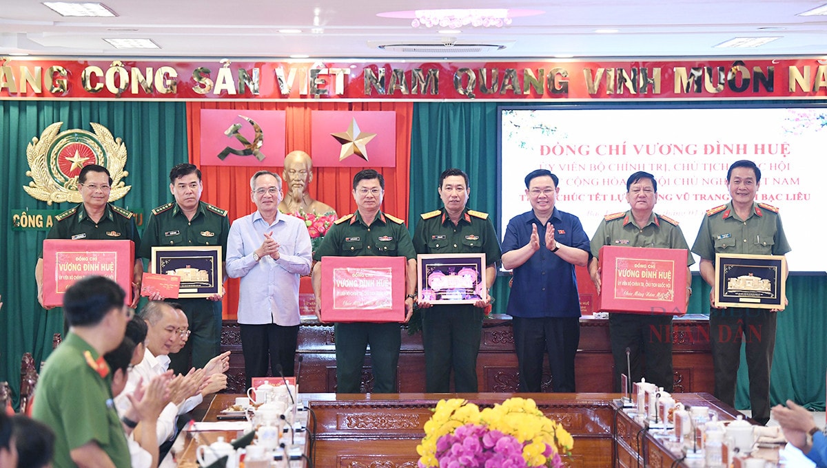 Chủ tịch Quốc hội Vương Đình Huệ thăm, chúc Tết lực lượng vũ trang tỉnh Bạc Liêu -2