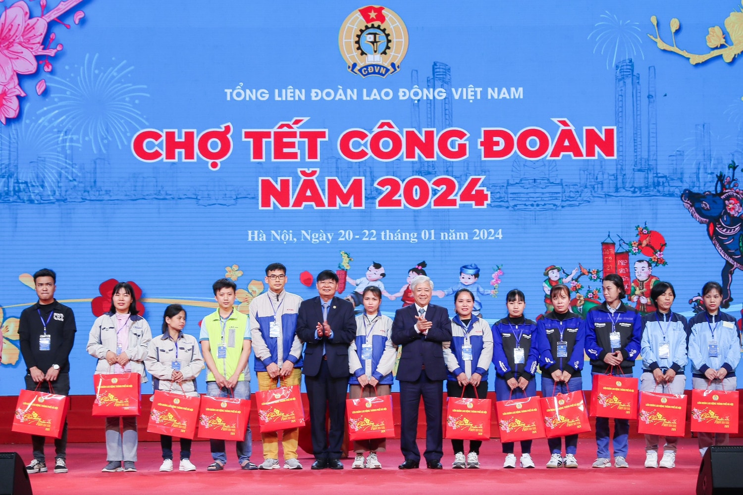 Hướng tới “Tết sum vầy” cho người lao động vùng sâu, vùng xa -0