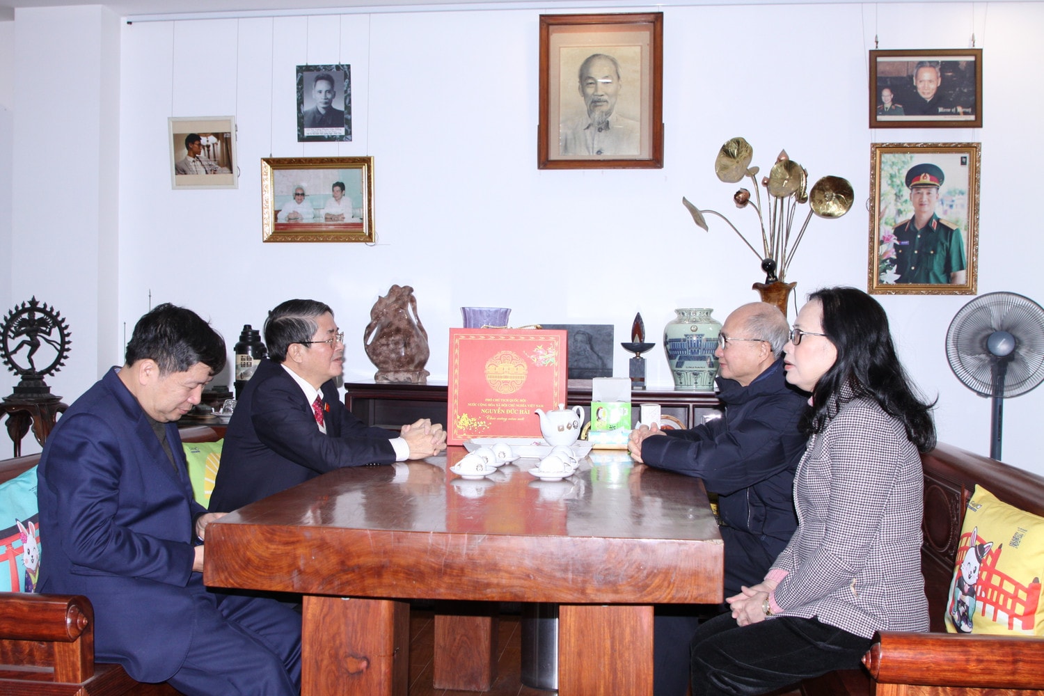 Phó Chủ tịch Quốc hội Nguyễn Đức Hải thăm và chúc tết gia đình cố Thủ tướng Phạm Văn Đồng