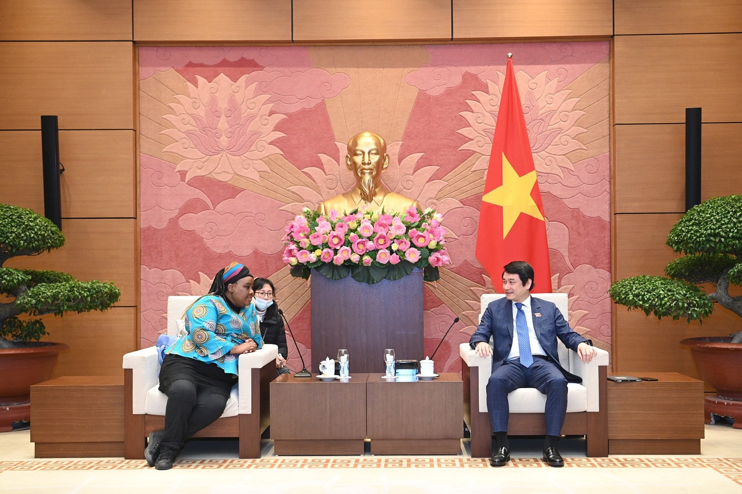 Phó Chủ nhiệm Ủy ban Đối ngoại Lê Anh Tuấn tiếp Đại sứ Nam Phi tại Việt Nam