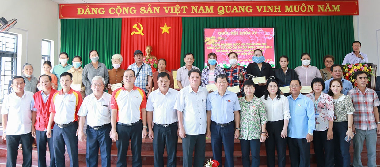 Chủ nhiệm Ủy ban Đối ngoại Quốc hội Vũ Hải Hà thăm, trao quà Tết các gia đình chính sách, hoàn cảnh khó khăn ở Đồng Nai -0