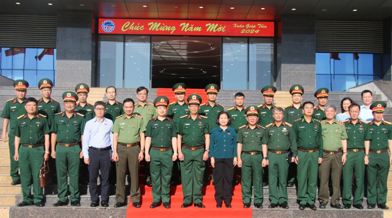 Phó Chủ tịch Quốc hội, Thượng tướng Trần Quang Phương khảo sát thực tế tại Tổng công ty Ba Son ảnh 8 Phó Chủ tịch Quốc hội, Thượng tướng Trần Quang Phương khảo sát thực tế tại Tổng Công ty Ba Son