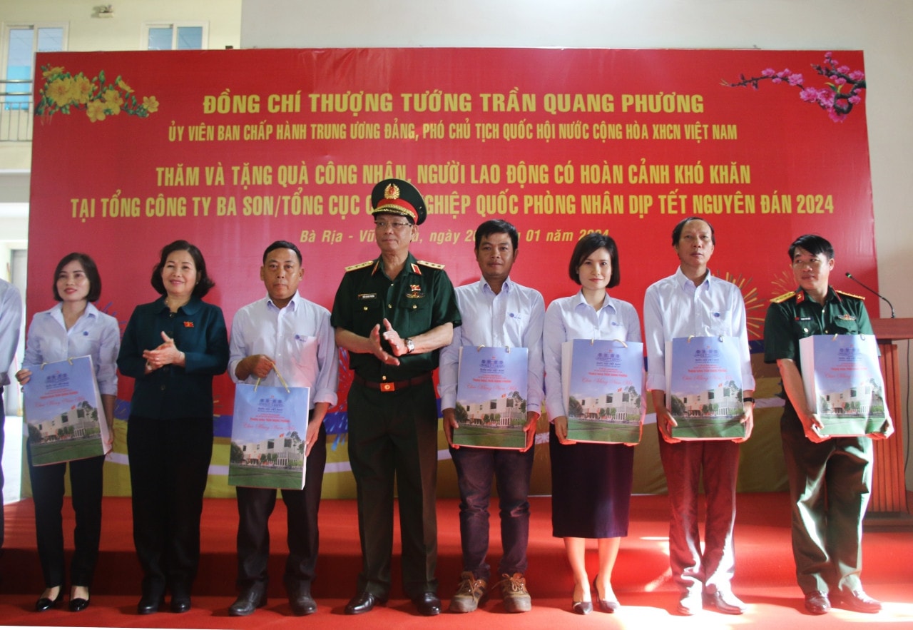Phó Chủ tịch Quốc hội, Thượng tướng Trần Quang Phương khảo sát thực tế tại Tổng công ty Ba Son ảnh 12 Phó Chủ tịch Quốc hội, Thượng tướng Trần Quang Phương khảo sát thực tế tại Tổng Công ty Ba Son
