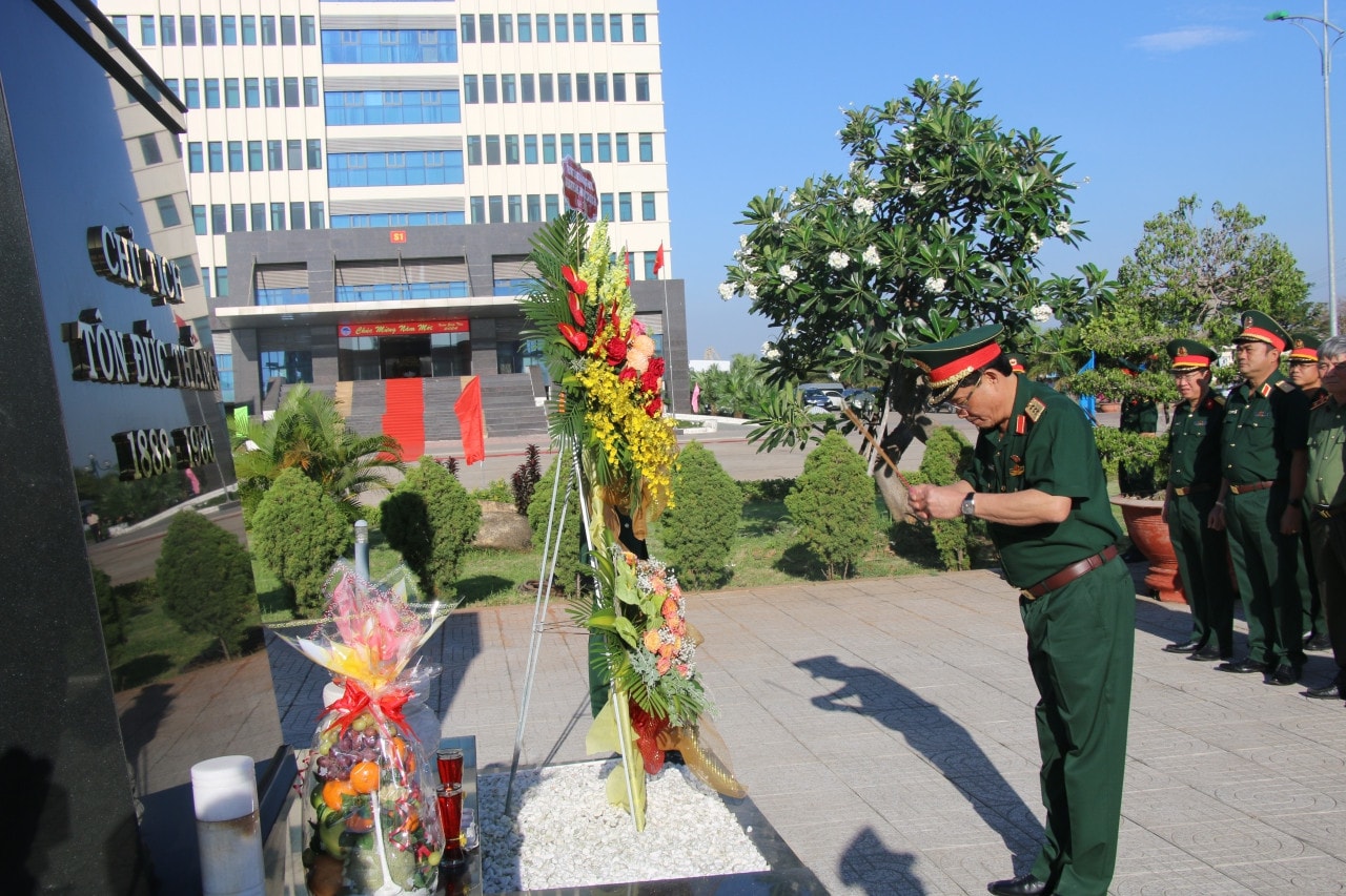 Phó Chủ tịch Quốc hội, Thượng tướng Trần Quang Phương khảo sát thực tế tại Tổng công ty Ba Son ảnh 11 Phó Chủ tịch Quốc hội, Thượng tướng Trần Quang Phương khảo sát thực tế tại Tổng Công ty Ba Son