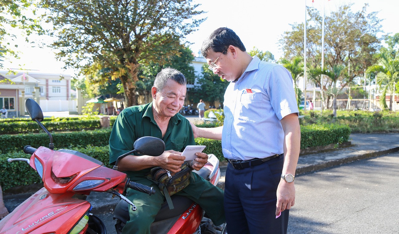 Chủ nhiệm Uỷ ban Đối ngoại Quốc hội Vũ Hải Hà thăm, trao quà Tết các gia đình chính sách, hoàn cảnh khó khăn ở Đồng Nai