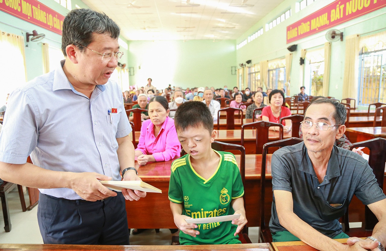 Chủ nhiệm Uỷ ban Đối ngoại Quốc hội Vũ Hải Hà thăm, trao quà Tết các gia đình chính sách, hoàn cảnh khó khăn ở Đồng Nai