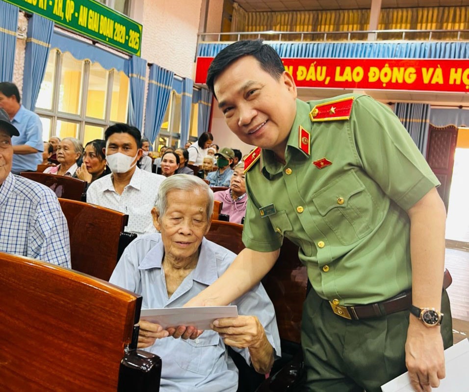 Chủ nhiệm Ủy ban Đối ngoại Quốc hội Vũ Hải Hà thăm, trao quà Tết các gia đình chính sách, hoàn cảnh khó khăn ở Đồng Nai -0