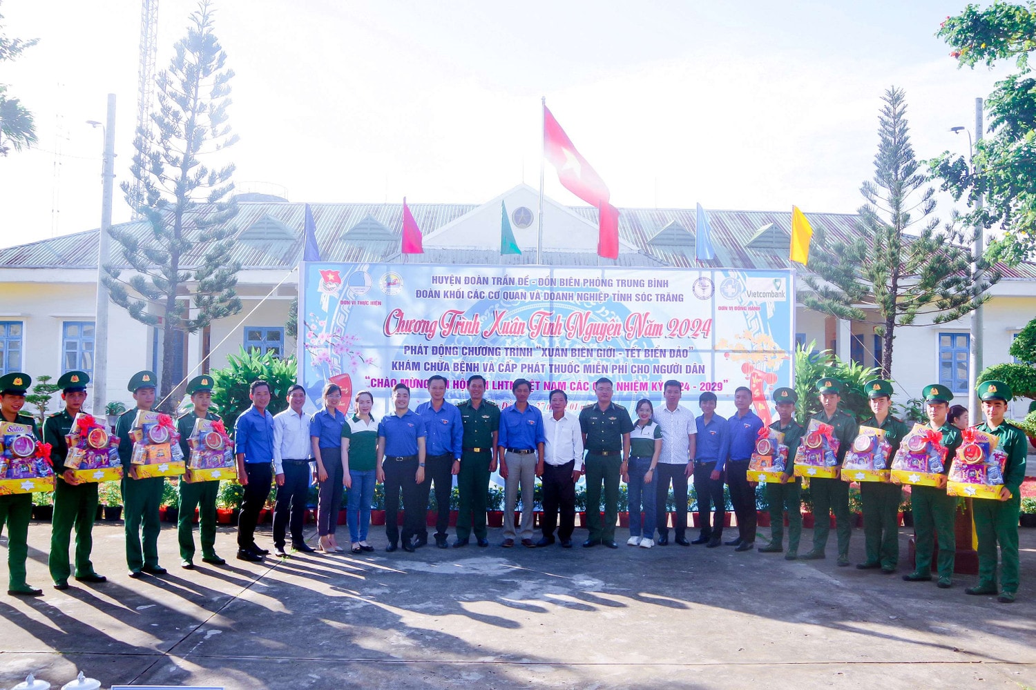 Nhiều hoạt động ý nghĩa chăm lo Tết cho người nghèo khu vực biên giới biển Sóc Trăng -0