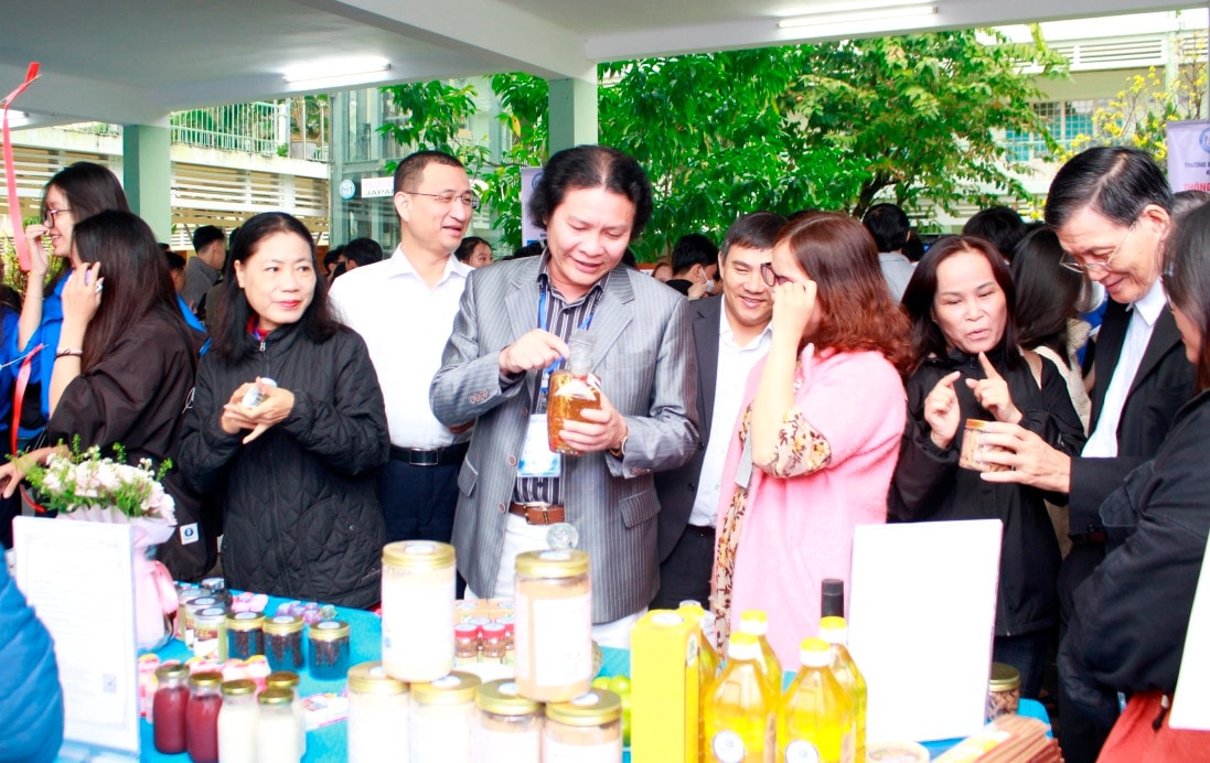 Nhiều sản phẩm công nghệ được trưng bày tại “Ngày hội sáng tạo công nghệ năm 2024” -0