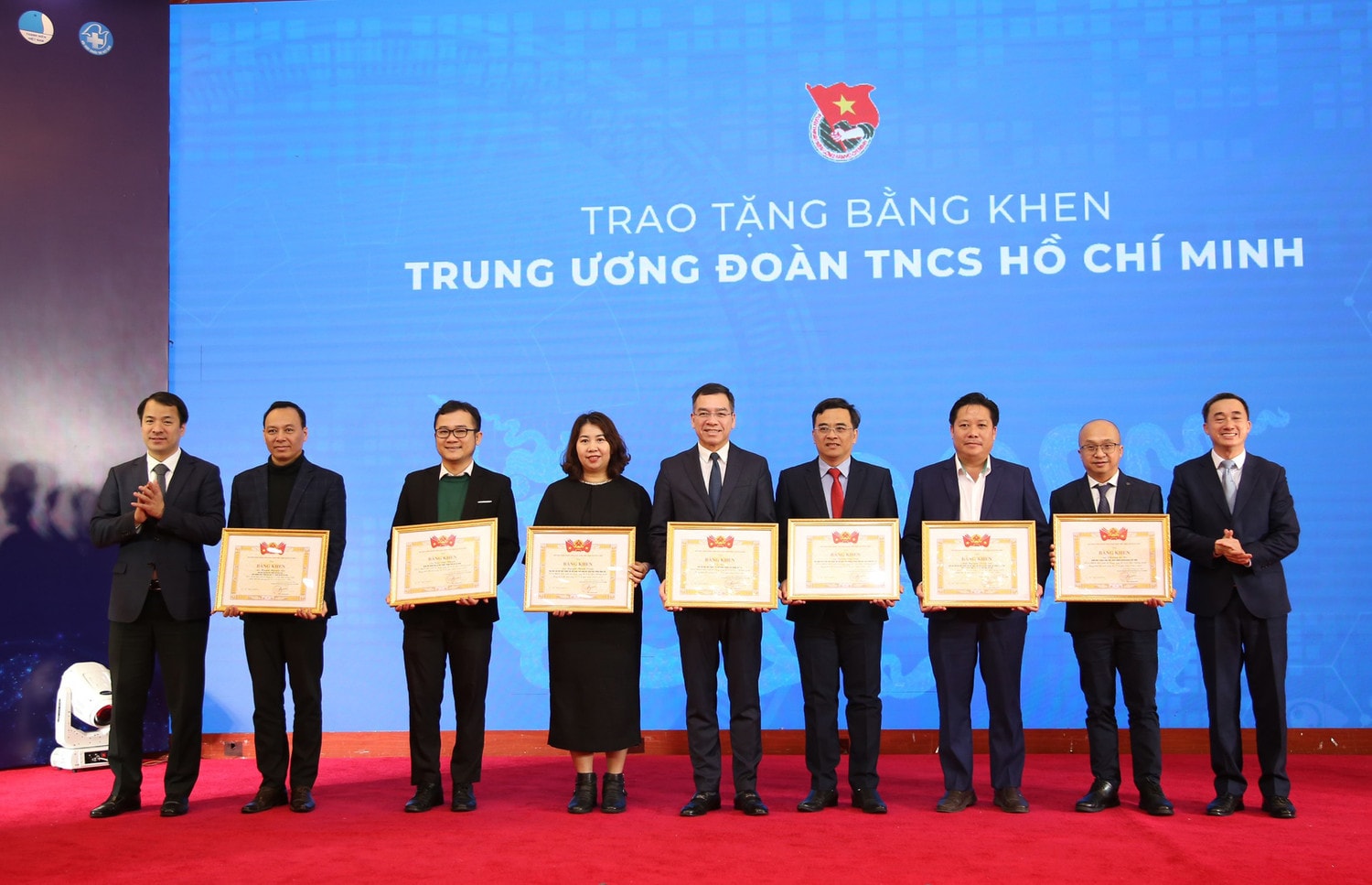 Chuyển đổi số để chăm sóc sức khỏe tốt hơn cho người dân -0