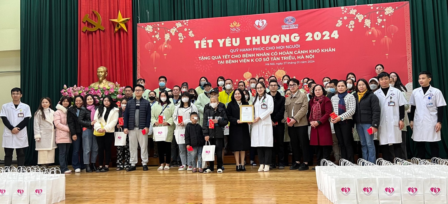 Quỹ “Hạnh phúc cho mọi người” trao 200 suất quà tặng bệnh nhân ung thư tại Bệnh viện K -0