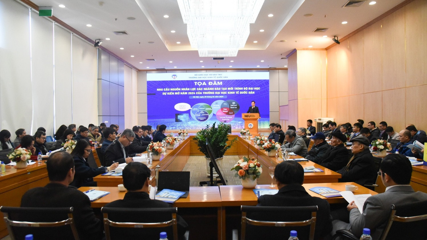 Trường Đại học Kinh tế Quốc dân tham khảo ý kiến chuyên gia, nhà khoa học về chương trình đào tạo ngành mới -0