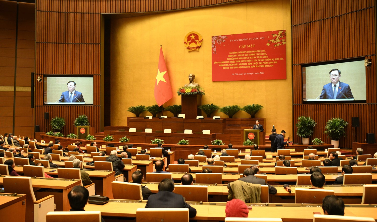 Luôn vững tâm, không ngừng đổi mới và kiên định tiến về phía trước ảnh 5 Chủ tịch Quốc hội Vương Đình Huệ: Không được phép dừng lại, phải tiếp tục tìm tòi, đổi mới và thích ứng để hoàn thành trọng trách của Quốc hội