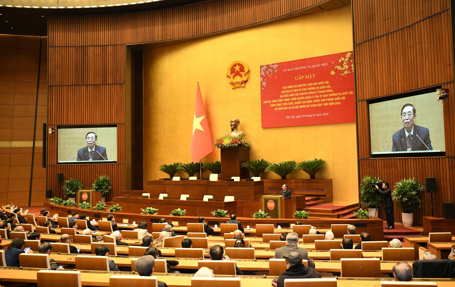 Luôn vững tâm, không ngừng đổi mới và kiên định tiến về phía trước ảnh 4 Luôn vững tâm, không ngừng đổi mới và kiên định tiến về phía trước