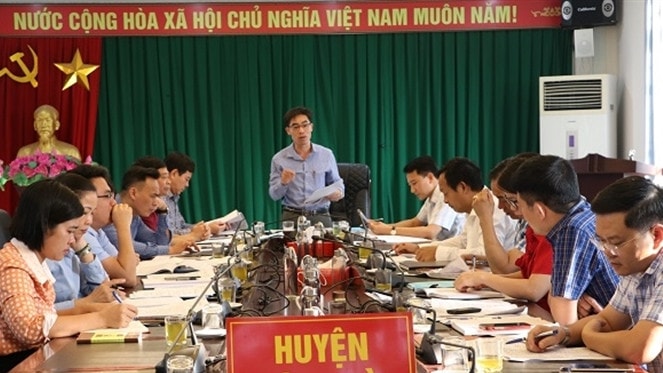 Một buổi thẩm tra của Ban Kinh tế- Xã hội HĐND huyện Hiệp Hòa - ẢNH P. NHUNG