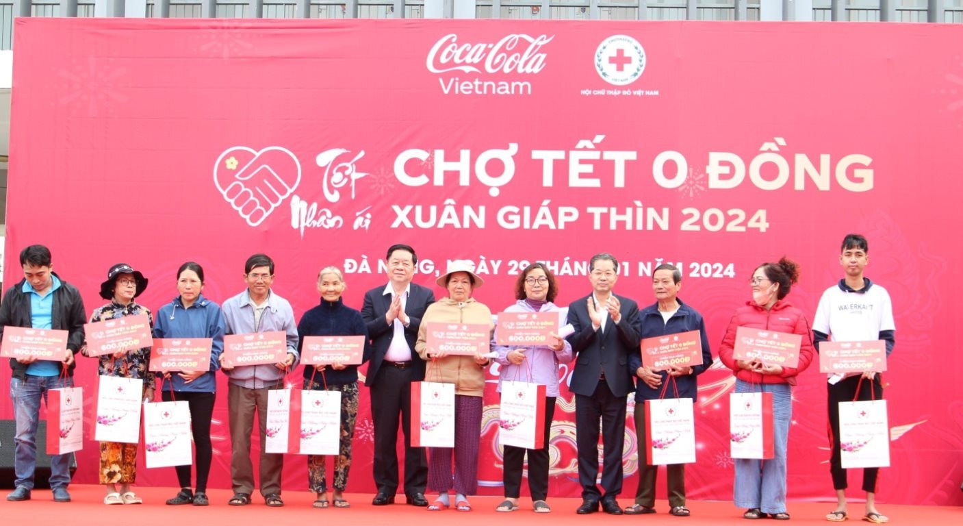Trưởng Ban Tuyên giáo Trung ương Nguyễn Trọng Nghĩa tham dự chương trình “Chợ Tết 0 đồng” ở Đà Nẵng -0