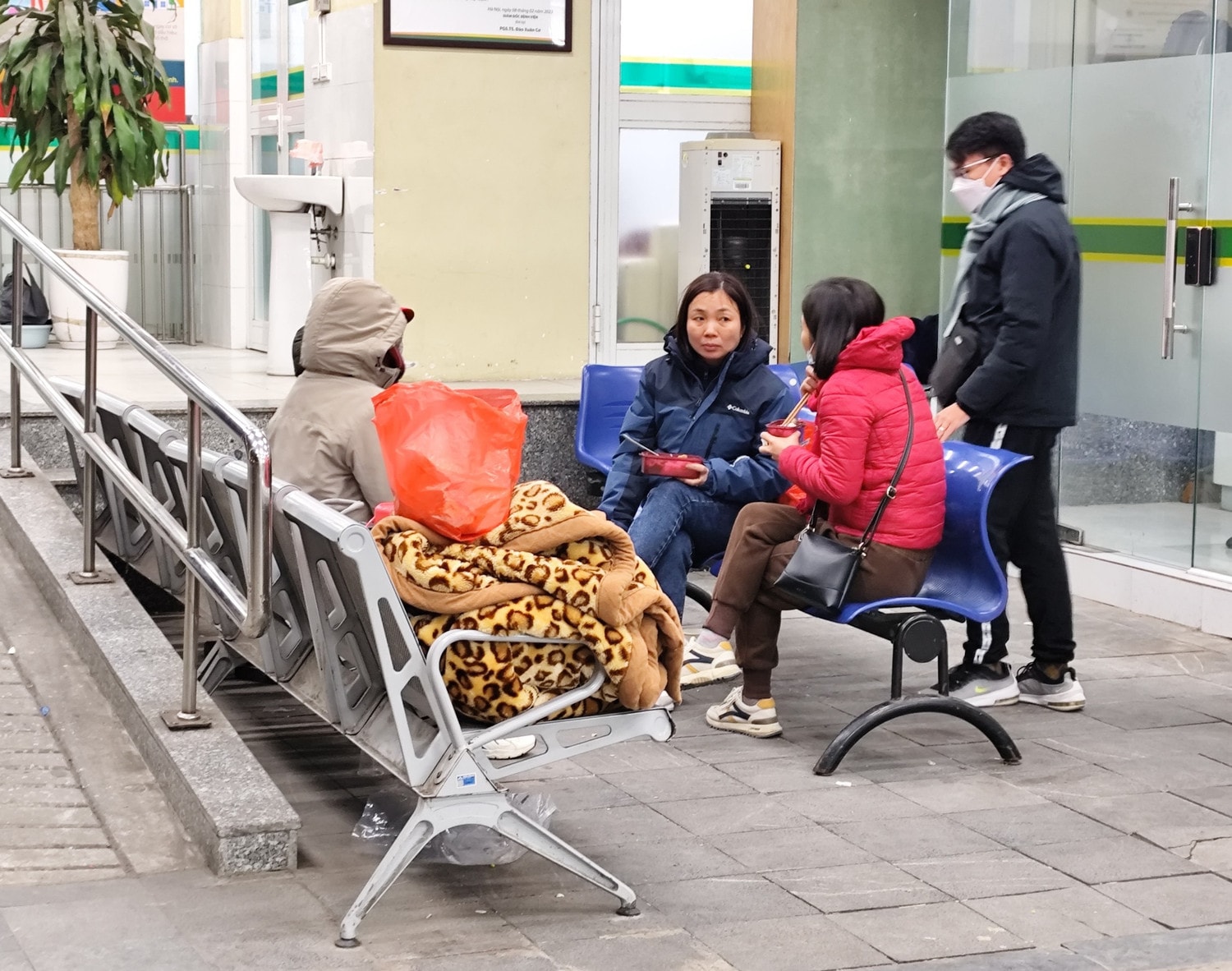 Chịu cái lạnh 8 độ C để chăm sóc người nhà trong bệnh viện -0