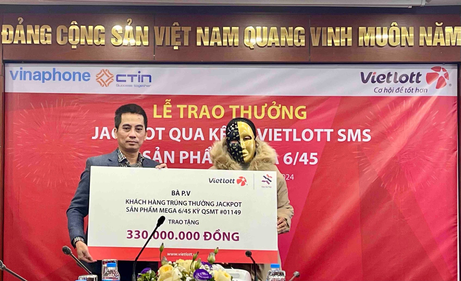 Một phụ nữ ở Hà Nam trúng Vietlott hơn 48 tỷ đồng -0