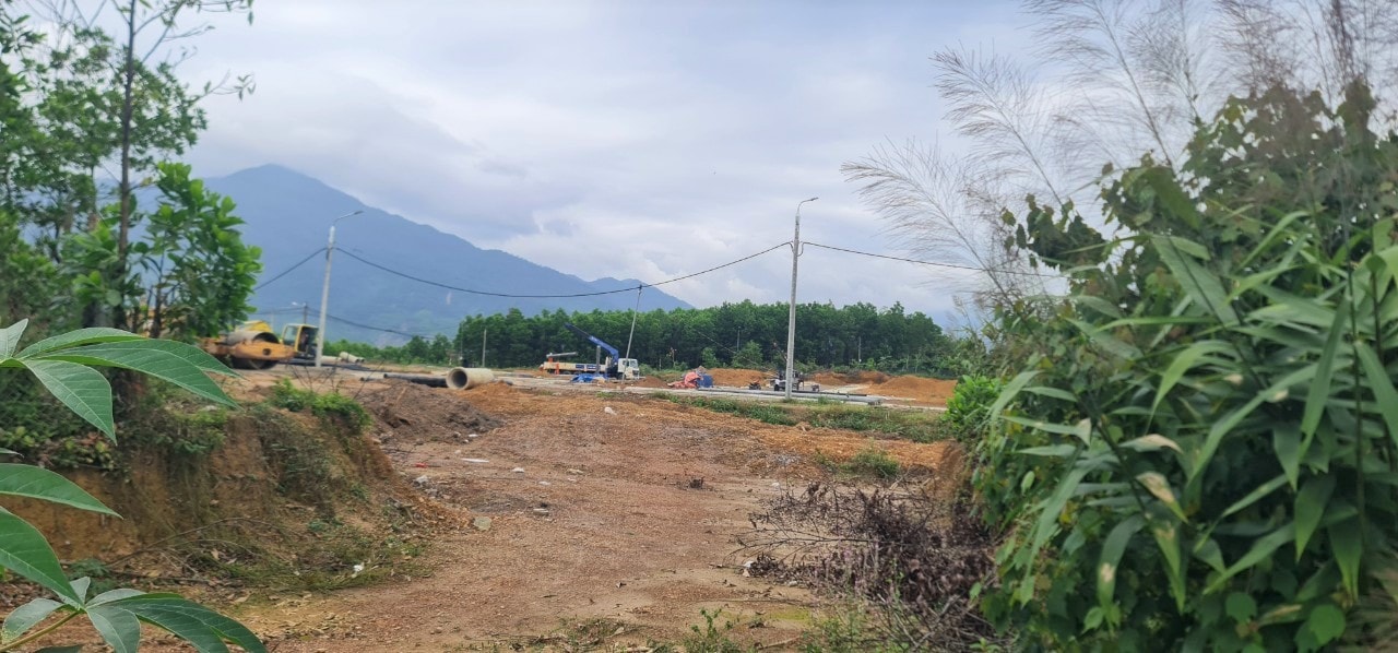 Chưa áp giá đền bù, đã tự ý san ủi đất dân, làm hạ tầng khu tái định cư -0