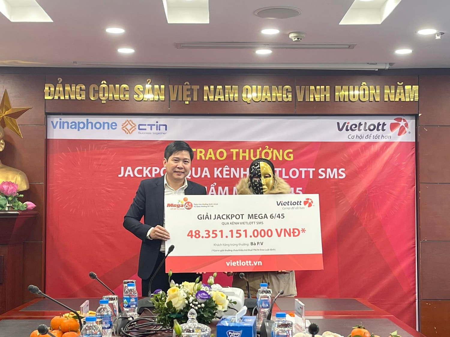 Một phụ nữ ở Hà Nam trúng Vietlott hơn 48 tỷ đồng -0